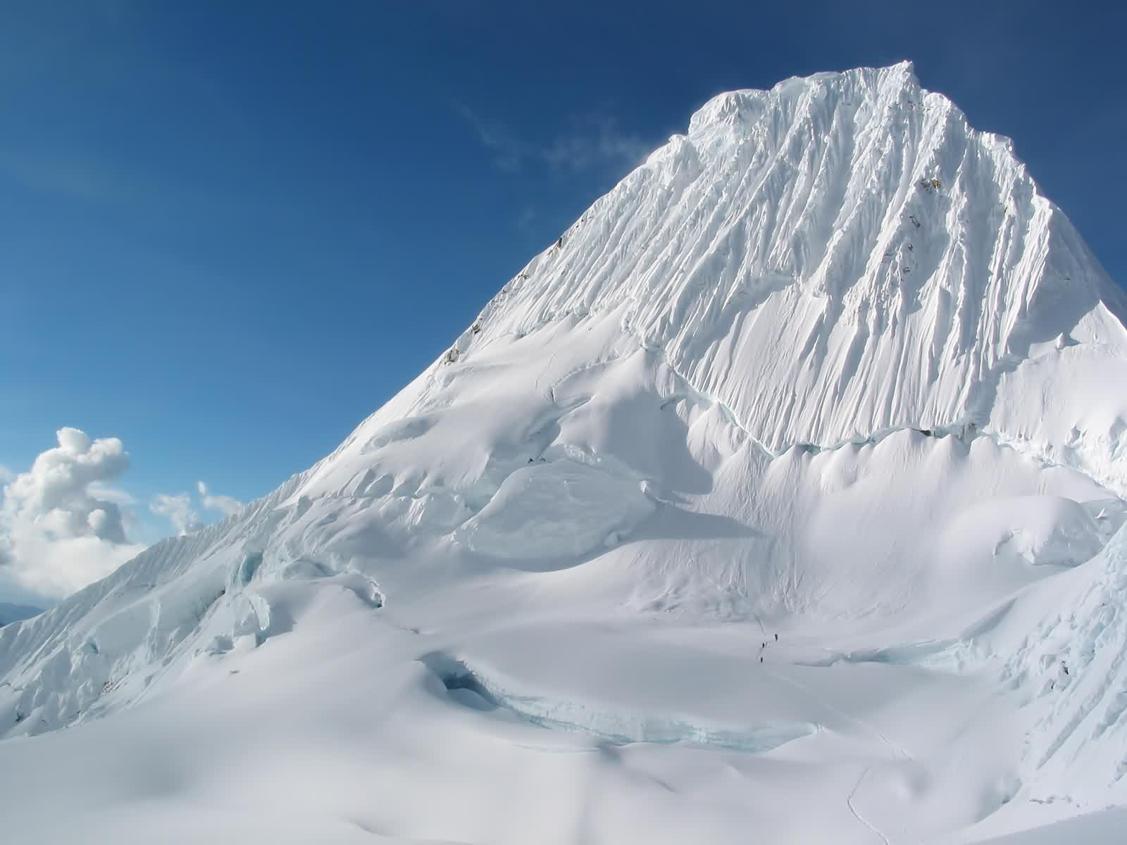 clear snow mountain wallpaper